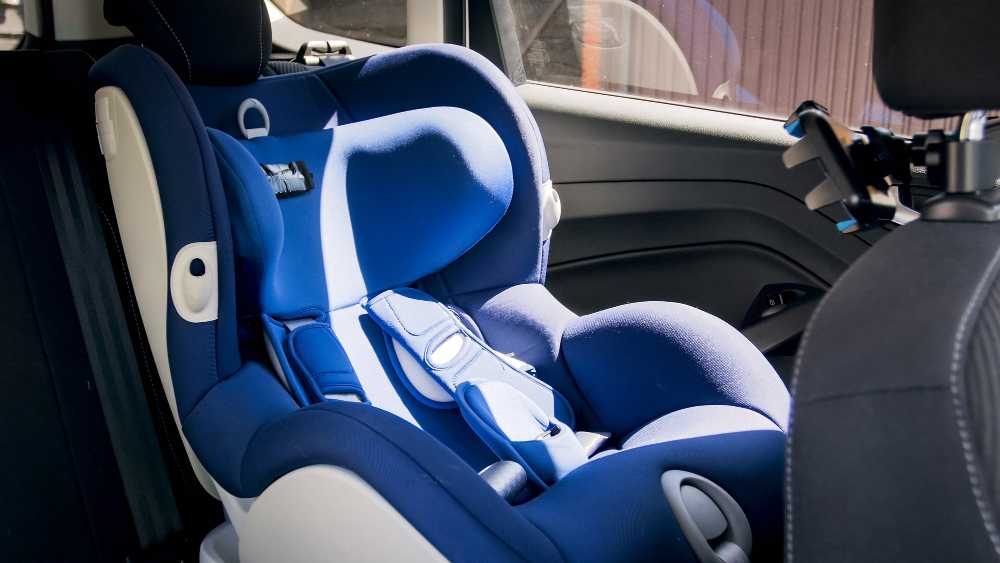 Foteliki samochodowe – jak zapewnić dziecku maksimum komfortu i bezpieczeństwa podczas podróży?